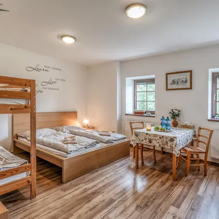 Rodinny Jimramovske Pavlovice Az 24 Osob! 度假居